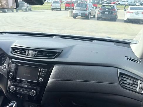 Used 2020 Nissan Rogue SV image 29