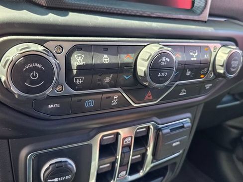 Used 2023 Jeep Wrangler Unlimited Sahara w/ Cold Weather Group AWD/4WD image 25