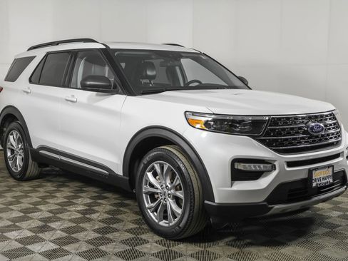 Used 2021 Ford Explorer XLT w/ Equipment Group 202A image 14