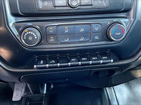 Used 2018 Chevrolet Silverado 2500 W/T w/ WT Convenience Package AWD/4WD image 13