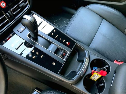 Used 2025 Porsche Macan image 15