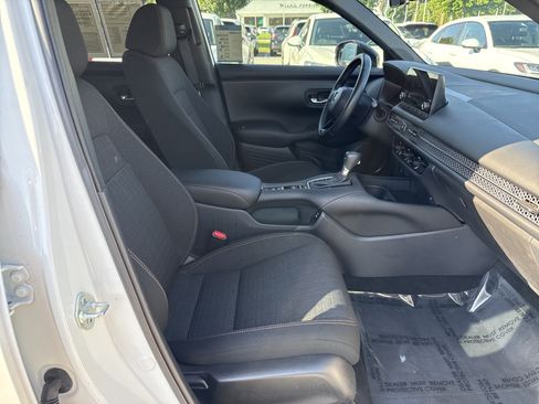 Certified 2025 Honda HR-V Sport image 33