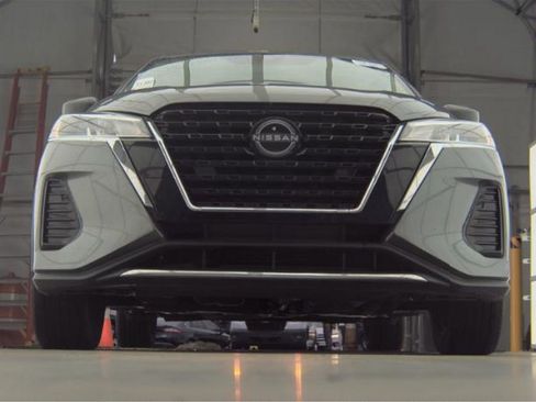Used 2024 Nissan Kicks S FWD image 3