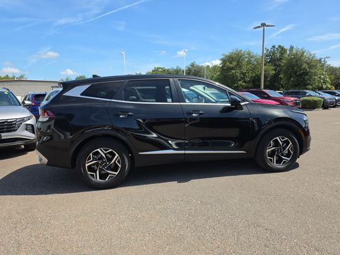 Certified 2023 Kia Sportage LX FWD image 8