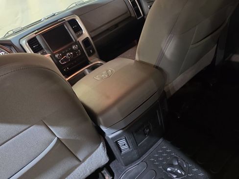 Used 2019 RAM 1500 Classic SLT AWD/4WD image 21