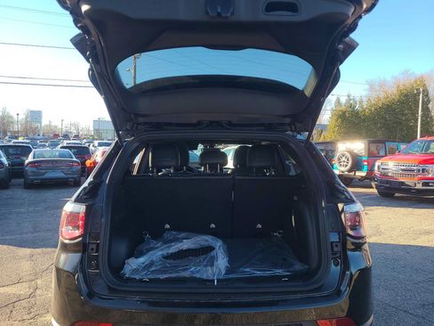 New 2024 Jeep Compass Trailhawk w/ Sun and Sound Group AWD/4WD image 8