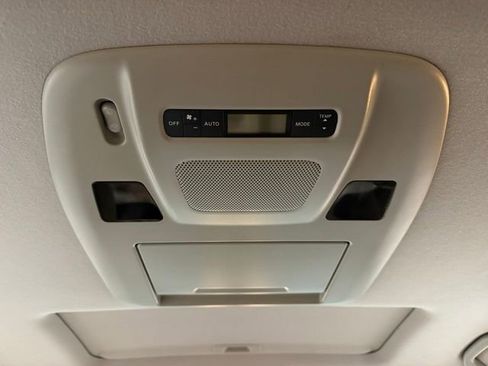 Used 2015 Nissan Quest SL image 35