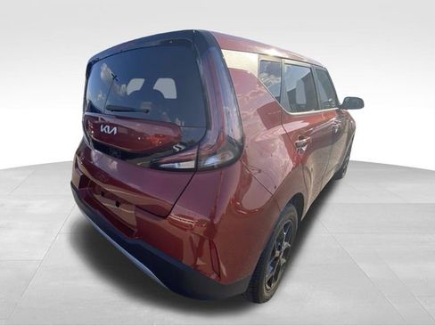 Used 2023 Kia Soul LX w/ LX Technology Package FWD image 9