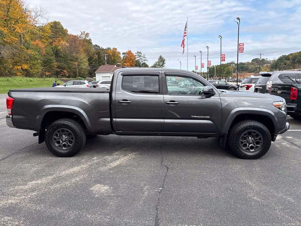Used 2017 Toyota Tacoma SR5 w/ Tow Package AWD/4WD image 6