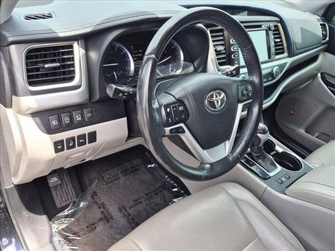 Used 2018 Toyota Highlander Limited Platinum AWD/4WD image 10