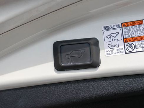 Used 2018 Toyota RAV4 Limited w/ Carpet Mat Package image 12