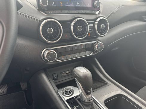 Used 2025 Nissan Sentra SV FWD image 17