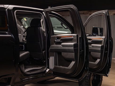 Used 2025 GMC Sierra 3500 Denali w/ Denali Reserve Package image 33