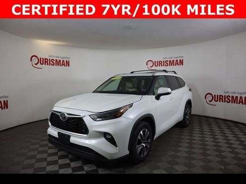 Used 2023 Toyota Highlander XLE FWD image 3