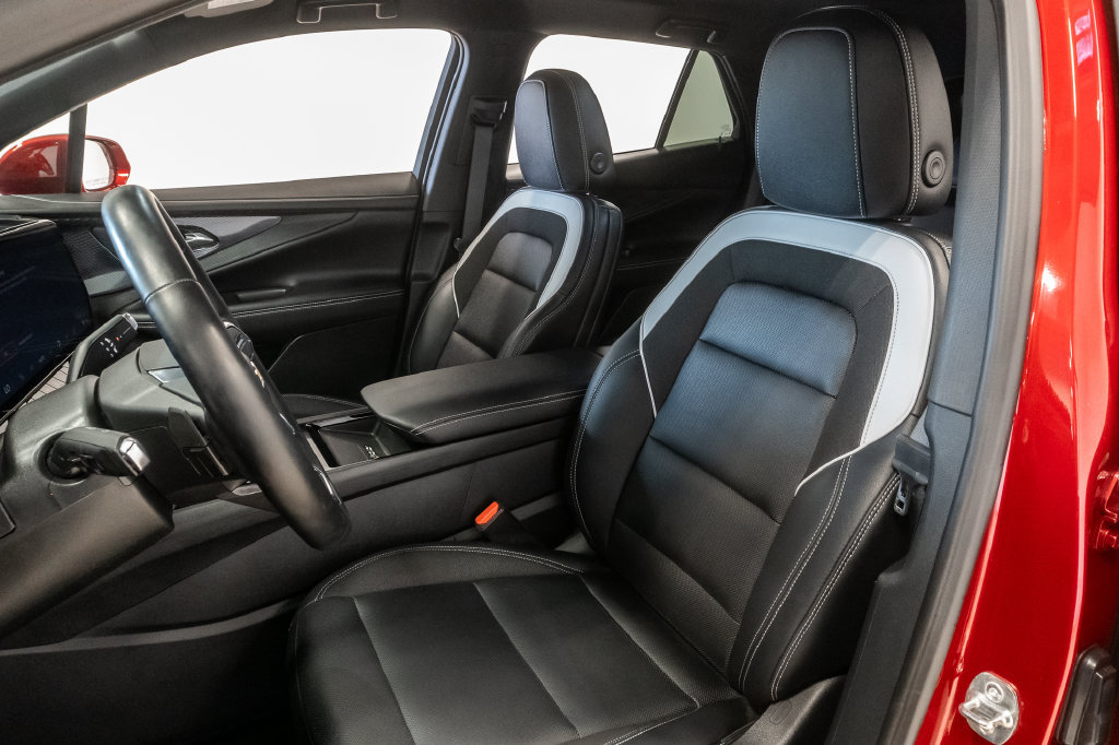 Used 2025 Chevrolet Blazer EV LT AWD/4WD image 9