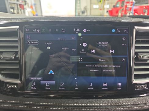 Used 2024 Chrysler Pacifica Limited image 24