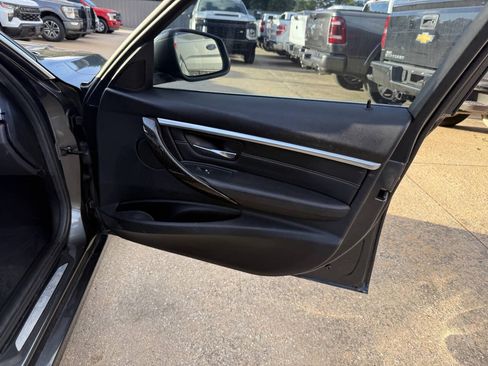 Used 2017 BMW 330i Sedan RWD image 11
