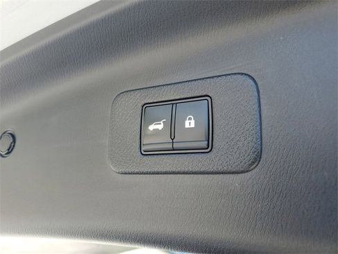 Used 2023 Nissan Armada SL w/ Captain's Chairs Package image 9