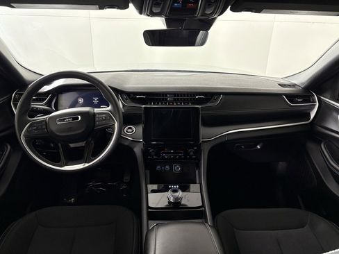 Used 2025 Jeep Grand Cherokee L Laredo image 34