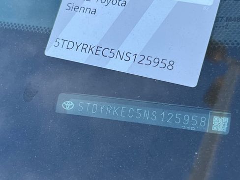 Certified 2022 Toyota Sienna XLE image 23