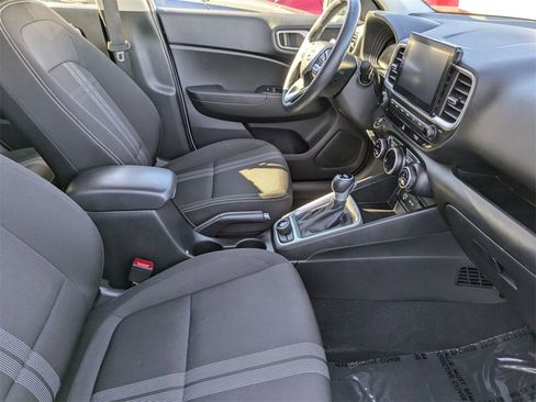 Used 2025 Hyundai Venue SEL image 29