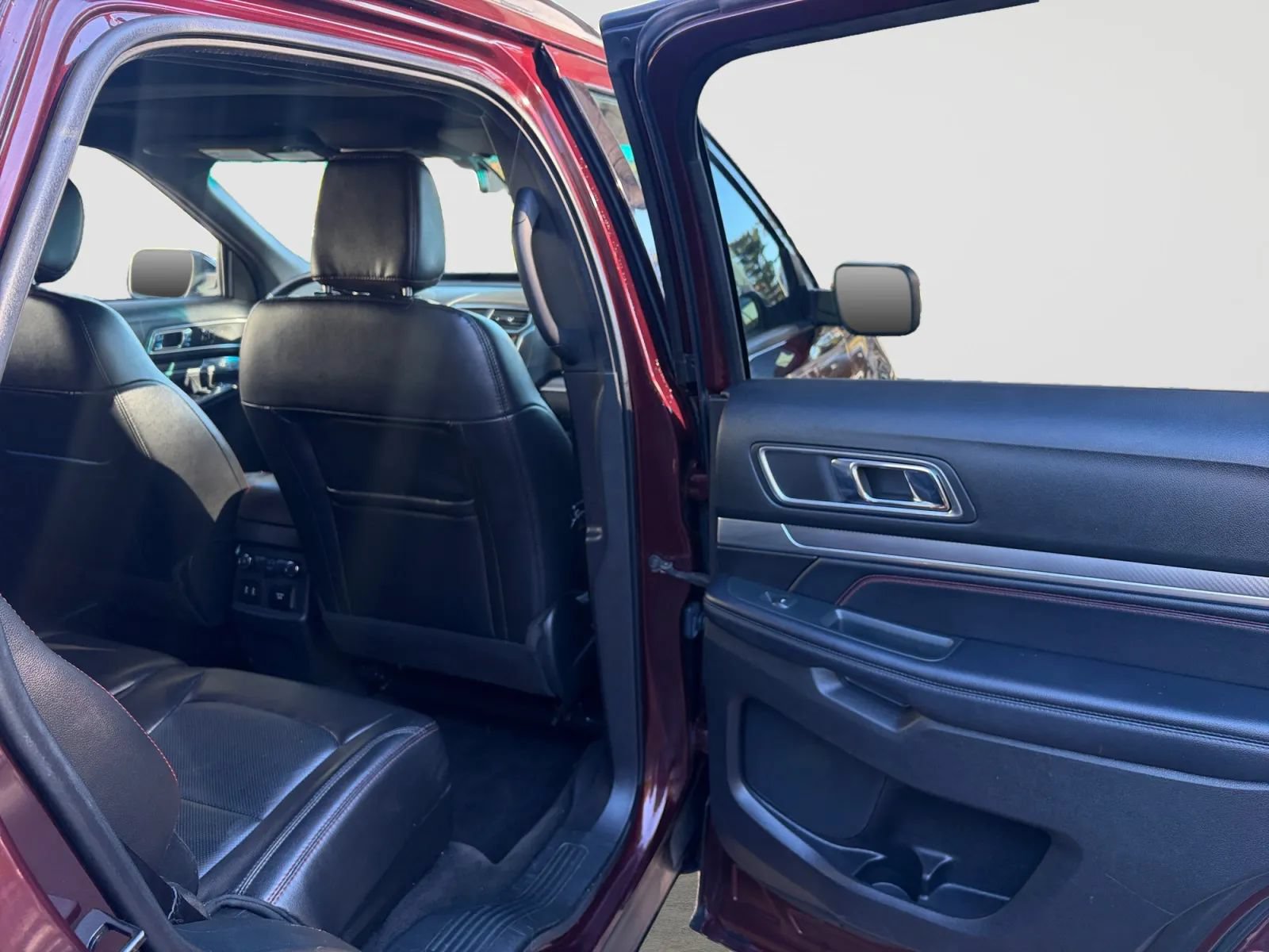 Used 2018 Ford Explorer Sport w/ Equipment Group 401A AWD/4WD image 18