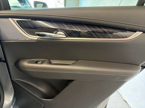 Used 2025 Cadillac XT6 Premium Luxury image 36