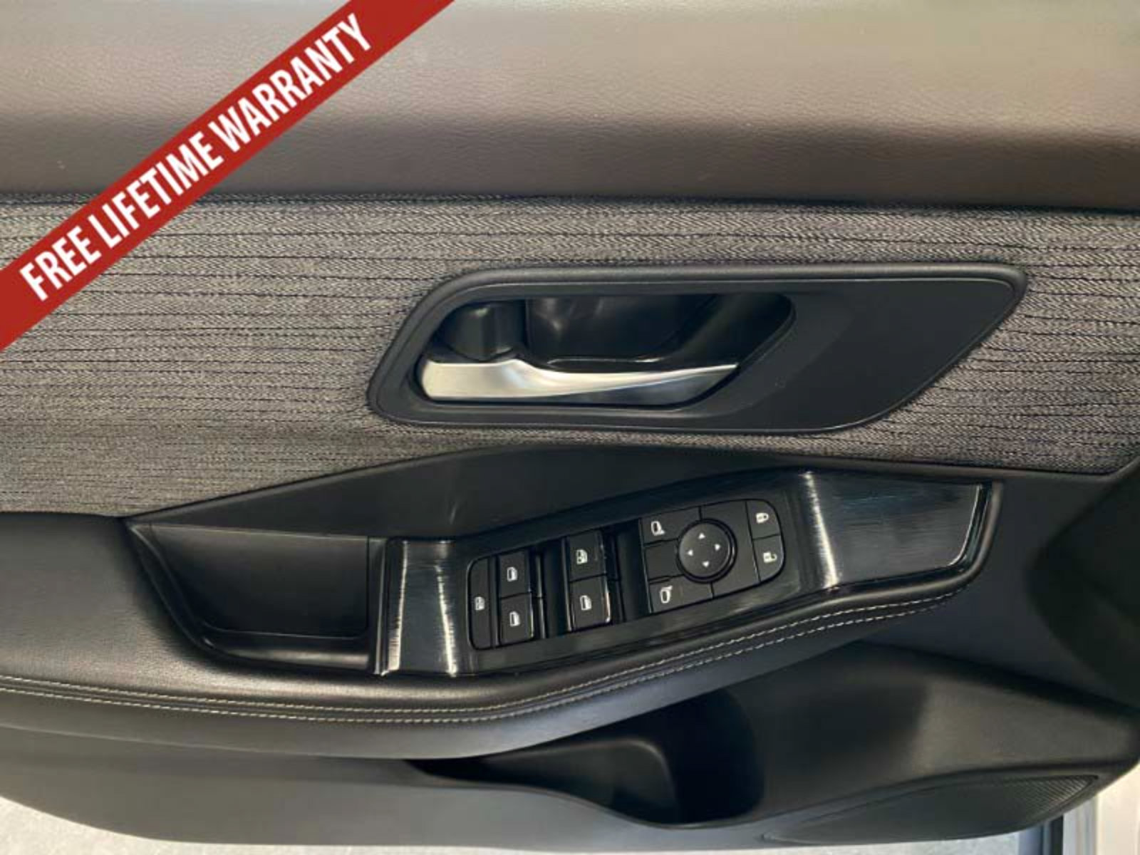 Used 2023 Nissan Rogue SV AWD/4WD image 30