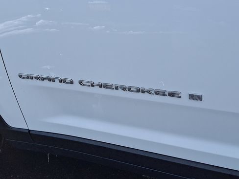 Certified 2025 Jeep Grand Cherokee Limited image 30