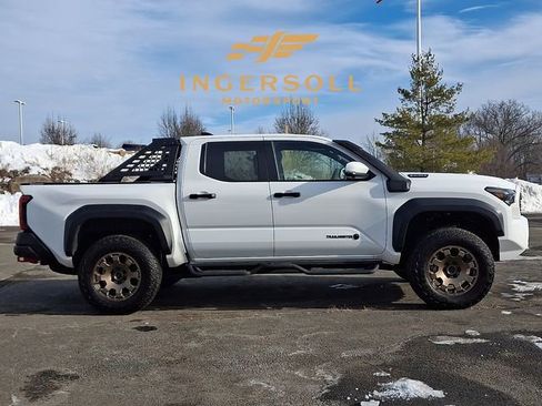 Used 2025 Toyota Tacoma Trailhunter image 7