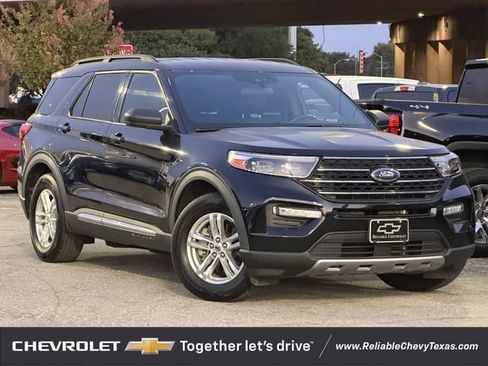 Used 2020 Ford Explorer XLT w/ Equipment Group 202A RWD image 2