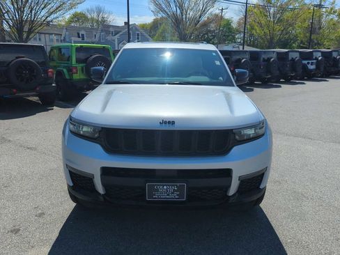 Used 2024 Jeep Grand Cherokee L Limited w/ Black Appearance Package AWD/4WD image 9