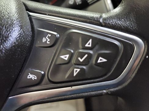 Used 2018 Chevrolet Equinox LS image 23