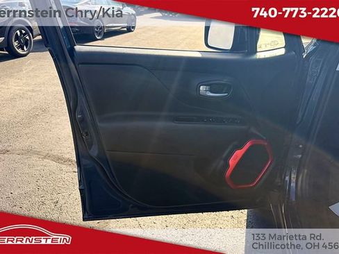 Used 2023 Jeep Renegade Trailhawk AWD/4WD image 24