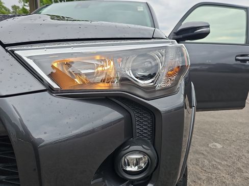Used 2022 Toyota 4Runner SR5 Premium w/ Moonroof Package AWD/4WD image 32