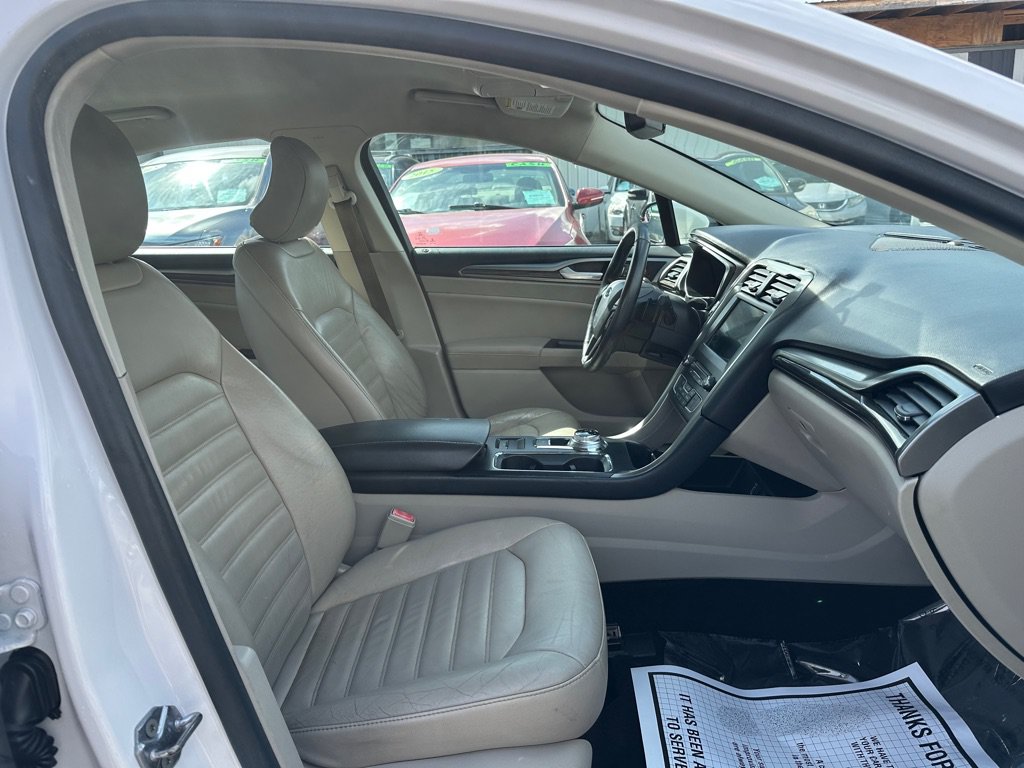 Used 2017 Ford Fusion SE w/ Fusion SE Technology Package FWD image 13