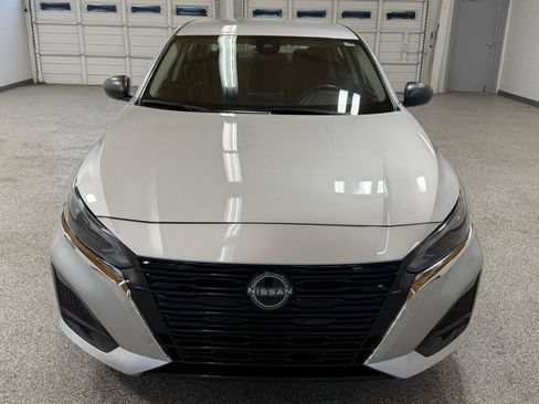 Used 2025 Nissan Altima 2.5 SV FWD image 7
