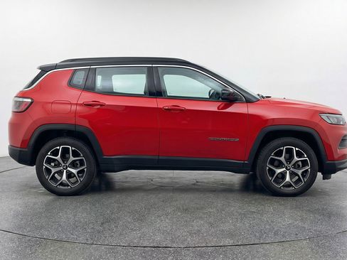 Used 2025 Jeep Compass Limited image 11