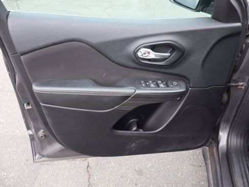 Used 2015 Jeep Cherokee Latitude w/ Cold Weather Group image 15