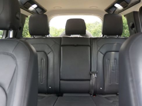 Used 2022 Land Rover Defender 110 SE AWD/4WD image 15