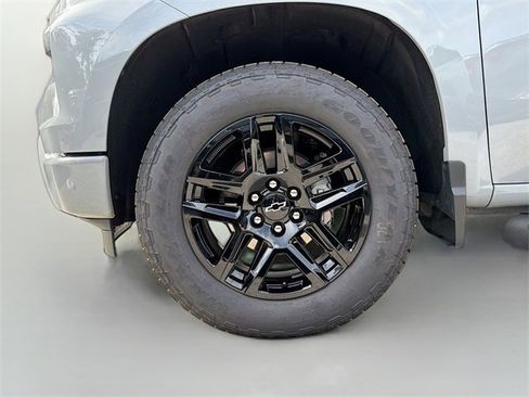Used 2024 Chevrolet Silverado 1500 Custom image 12