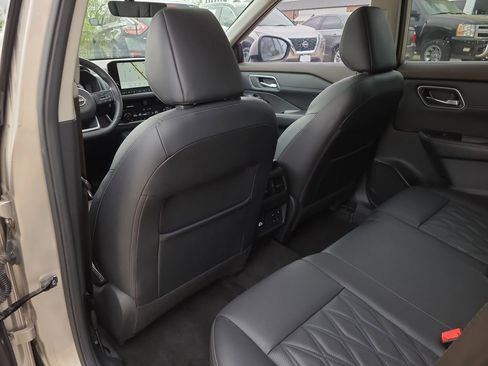 Certified 2022 Nissan Rogue Platinum w/ Head-Up Display Package image 10