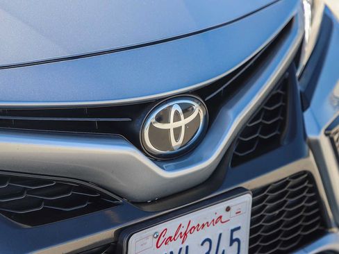 Used 2022 Toyota Camry XSE w/ Carpet Mat Package (TMS) FWD image 5