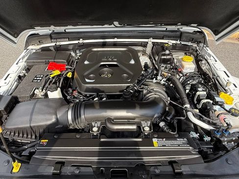 Used 2025 Jeep Wrangler Unlimited Sahara AWD/4WD image 28