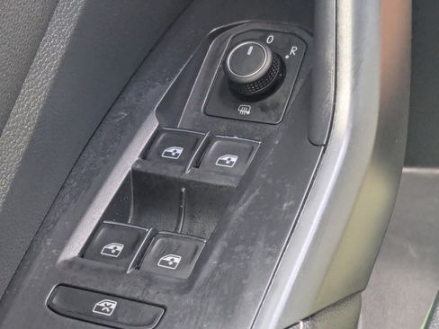 Used 2024 Volkswagen Jetta SE FWD image 29