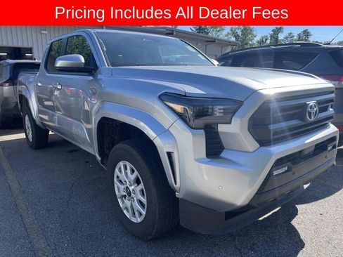 Used 2025 Toyota Tacoma SR5 AWD/4WD image 12