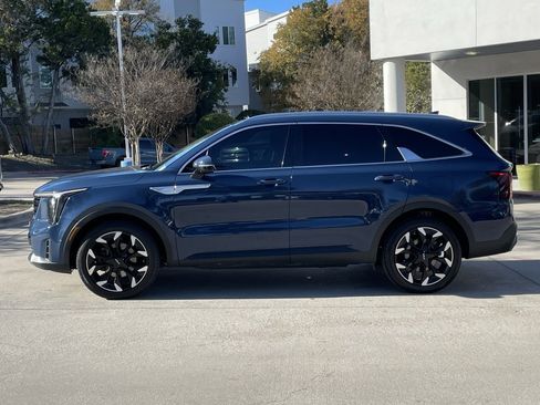 Used 2024 Kia Sorento EX w/ Panoramic Sunroof Package image 3