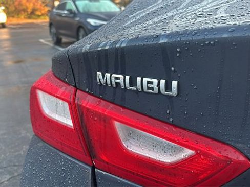 Used 2018 Chevrolet Malibu LT image 31