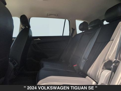 Used 2024 Volkswagen Tiguan SE AWD/4WD image 26