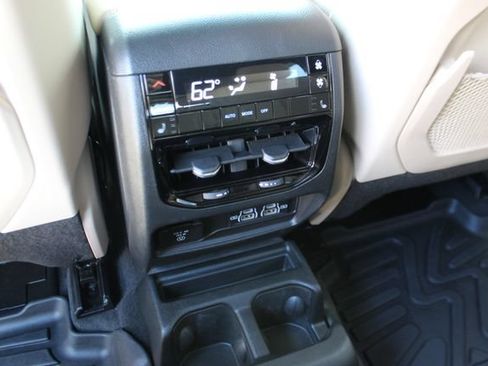 Used 2025 Jeep Grand Cherokee L Limited w/ Luxury Tech Group II AWD/4WD image 34